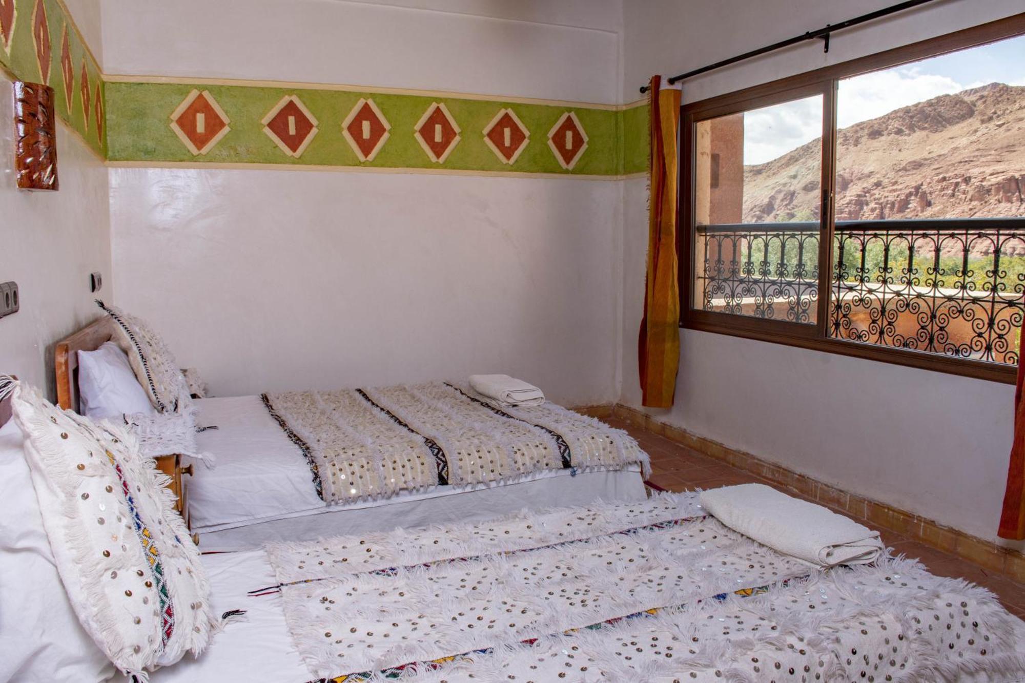Hotel Awayou Bou Tharar Экстерьер фото