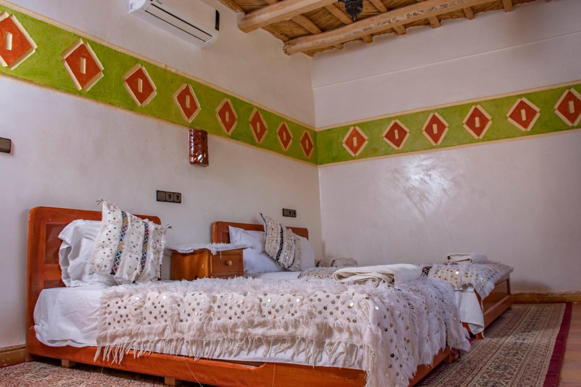 Hotel Awayou Bou Tharar Экстерьер фото