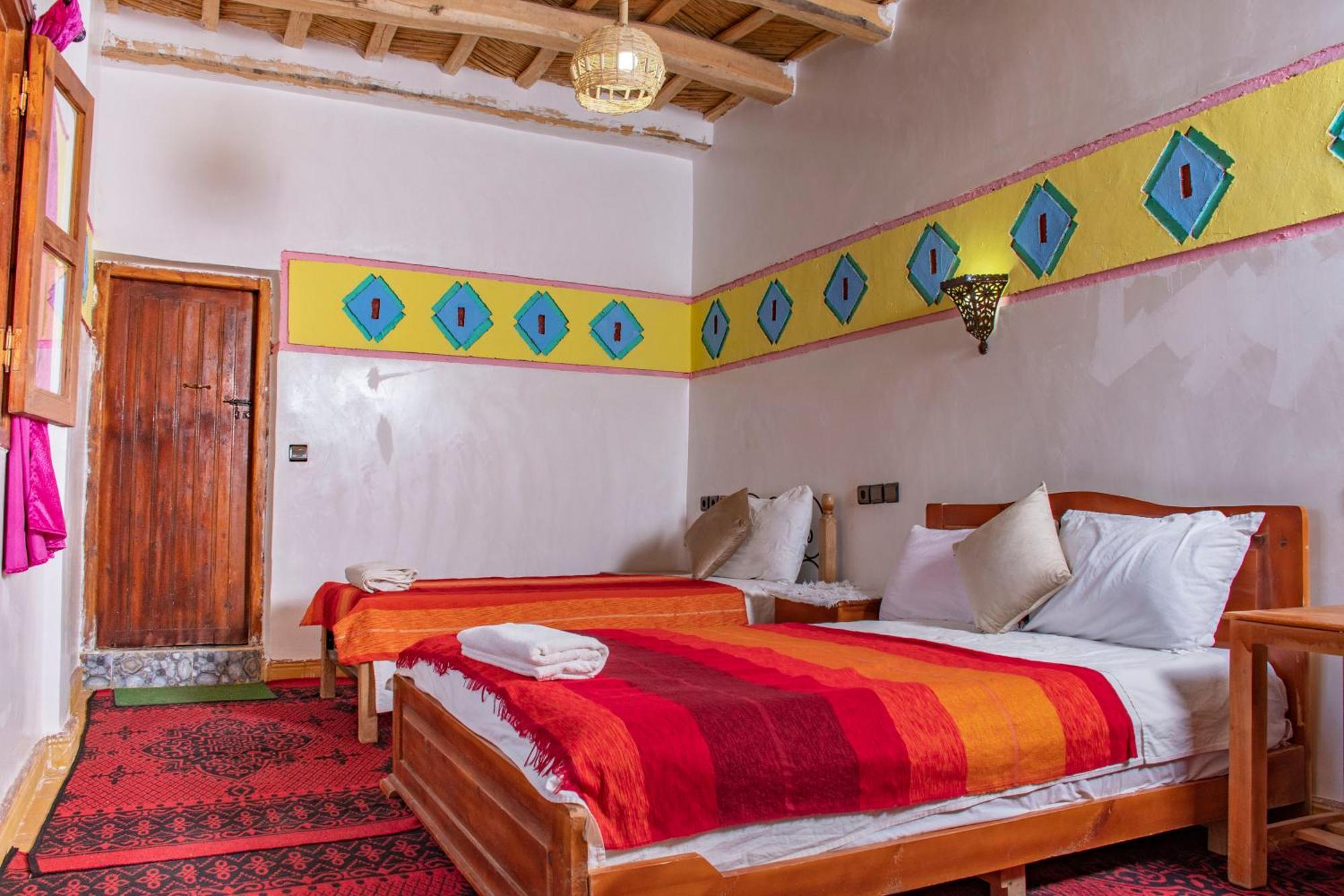 Hotel Awayou Bou Tharar Экстерьер фото