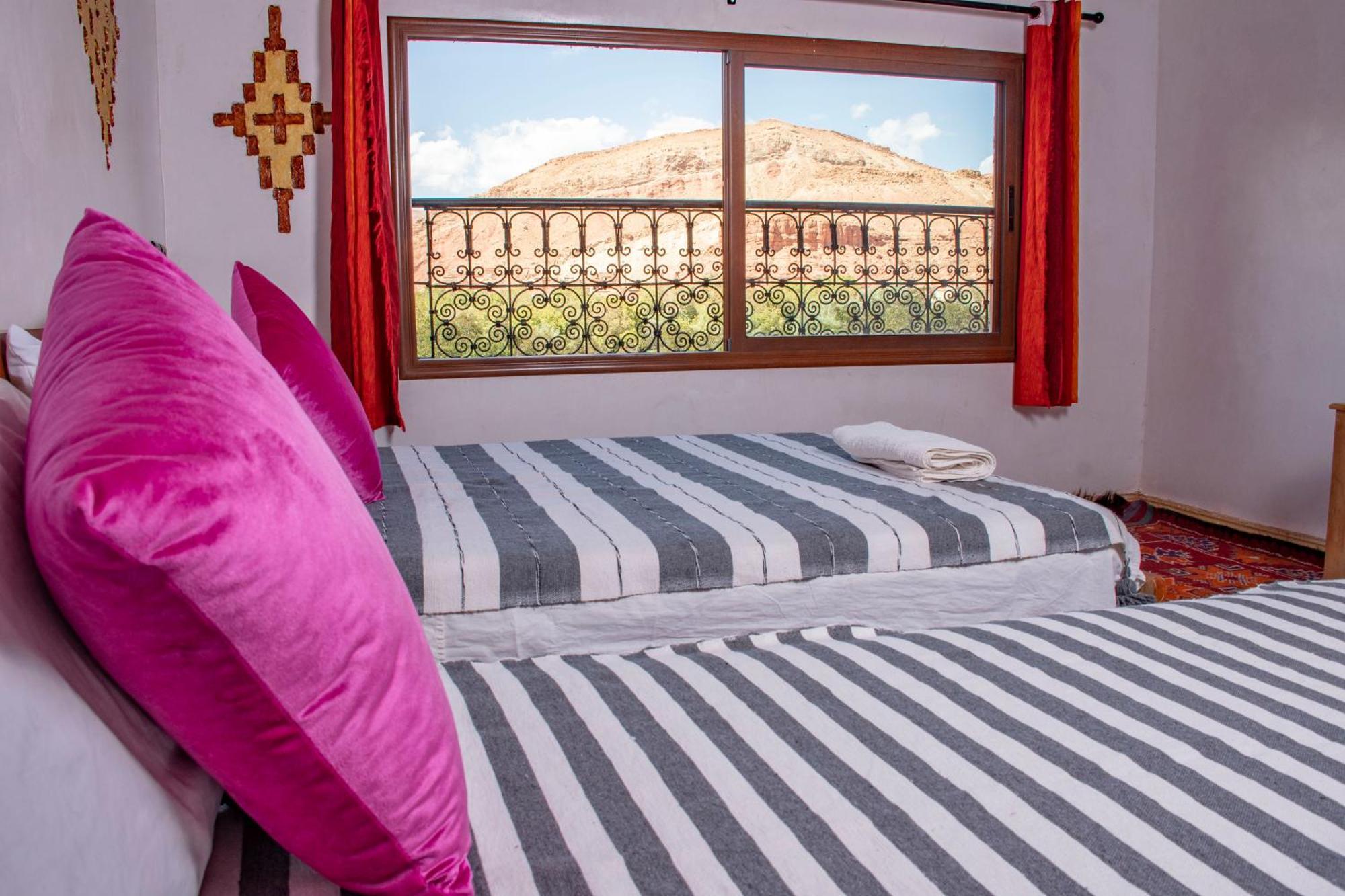 Hotel Awayou Bou Tharar Экстерьер фото