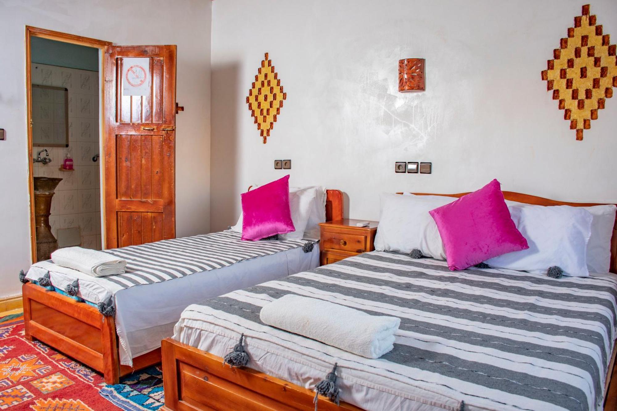 Hotel Awayou Bou Tharar Экстерьер фото