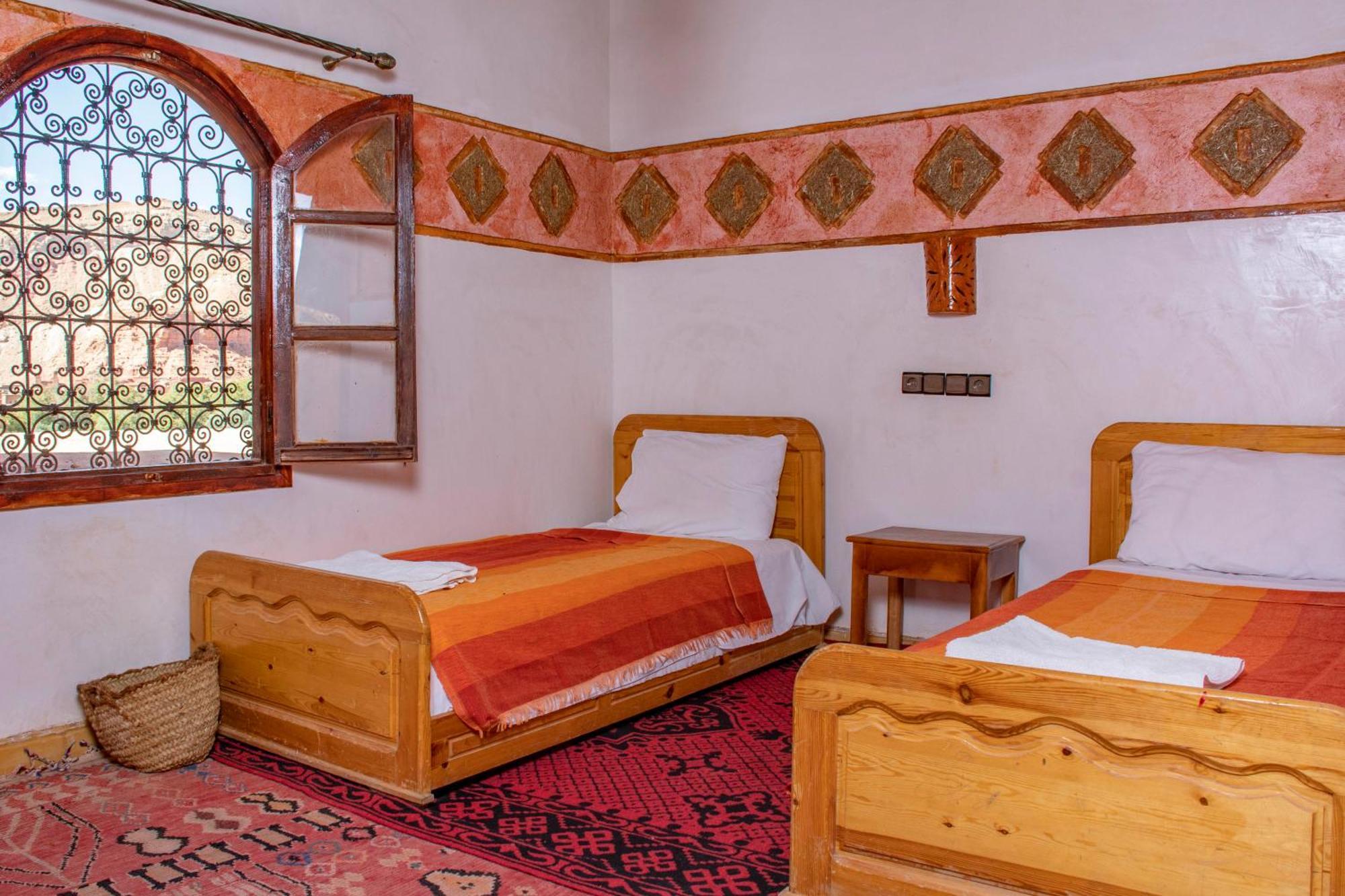 Hotel Awayou Bou Tharar Экстерьер фото